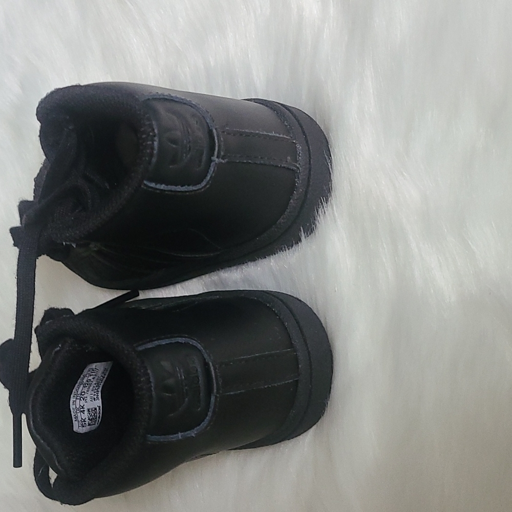 Black Adidas shoes for toodler - Picture 2 of 5